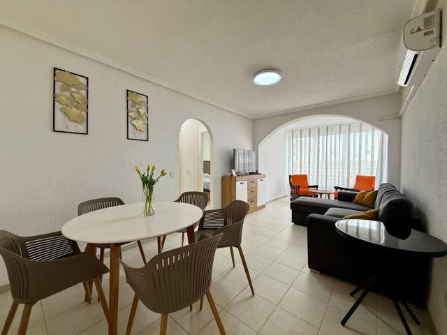 Apartamento con 2 dormitorios, 1 baño, 240 m. de la playa y piscina photo 0