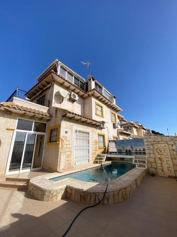 Adosada en Punta Prima con vistas al mar, 3 dormitorios y piscina privada photo 0