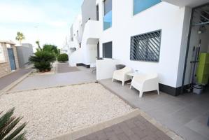 BUNGALOW PLANTA BAJA EN LA ZENIA OASIS BEACH. 2 DORM. 2 BAÑOS. PARKING+PISCINA. SUPERFICIE 70 M2. photo 0