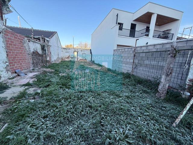 Terreno en venta en Zaragoza de 157 m2 photo 0