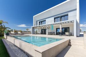 Almenara, la casa perfecta en primera línea de playa photo 0