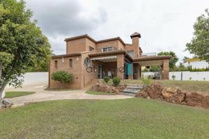 Los Monasterios, impecable chalet para entrar a vivir photo 0