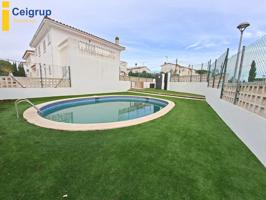CEIGRUP TORRENT API. Casa en venta L'Escala con piscina comunitaria. photo 0
