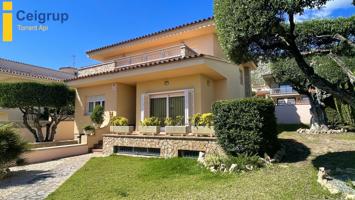 'Oasis Mediterráneo en Torroella de Montgrí: Casa Aislada con Elegancia y Comodidad' photo 0