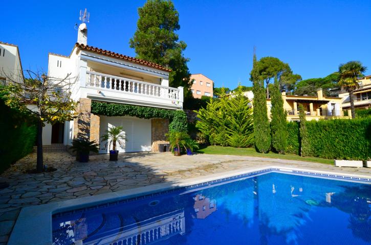 Casa de 2 Plantas con Piscina Climatizada y Licencia Turística en Torre Vella, L'Estartit photo 0