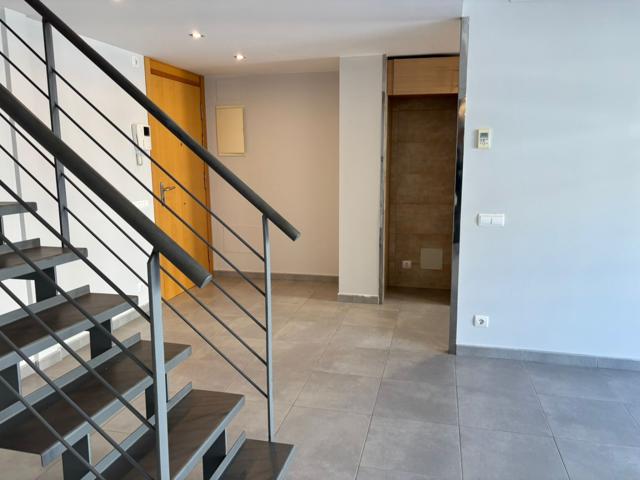 Duplex de 2 Dormitorios y 2 Baños con Piscina Comunitaria en Torroella de Montgrí photo 0