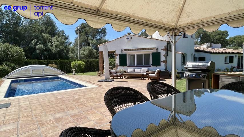 Casa en venta con piscina privada en l'Estartit, Costa Brava, Baix Empordà photo 0
