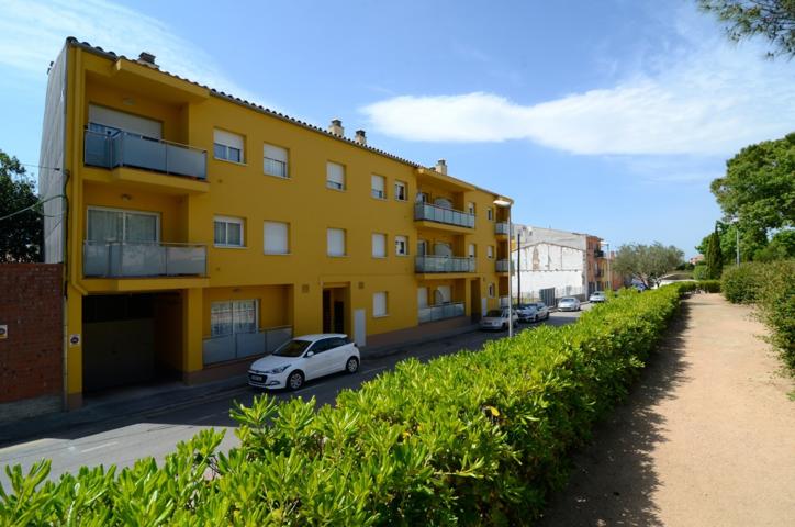 Apartamento en venta con plaza de aparcamiento y rentabilidad asegurada en Torroella de Montgrí photo 0