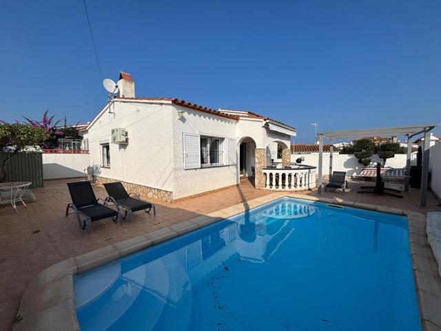 CEIGRUP TORRENT API Exclusiva propiedad en venta con piscina privada L'Escala photo 0