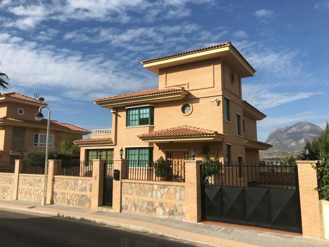 Villa En venta en Benidorm photo 0