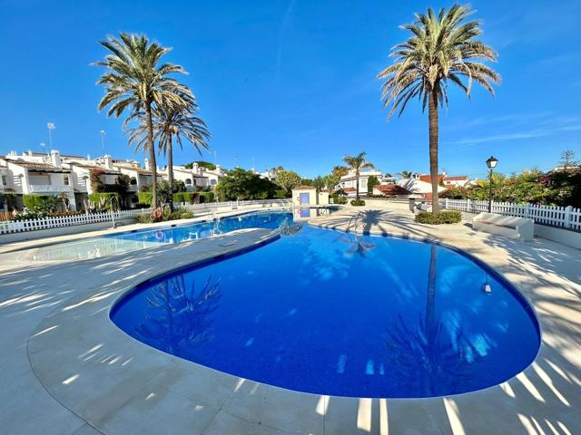 AMPLIA ADOSADA CON JARDIN PRIVADO JUNTO A LA PLAYA. photo 0