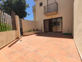 Céntrica adosada junto al centro de Estepona. photo 0