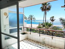 Exclusiva Propiedad en Primera Línea de Playa en Estepona con Potencial de Reforma. photo 0