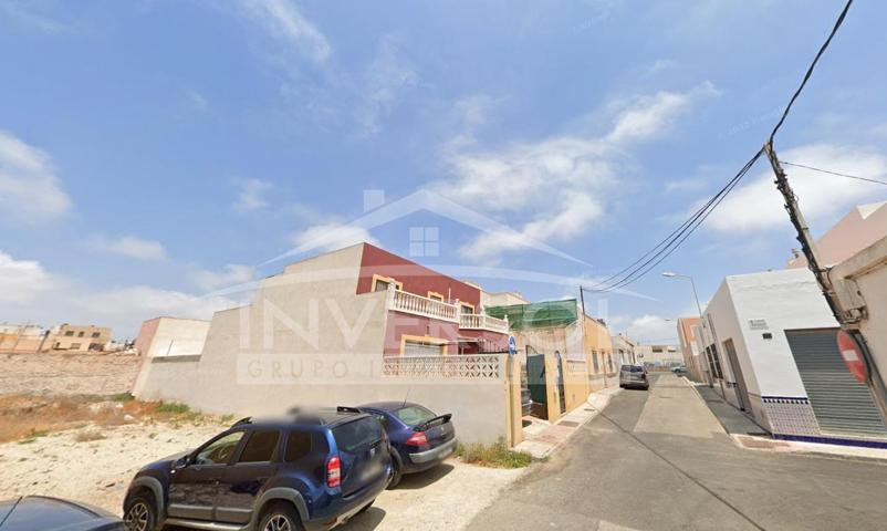 AMPLIA CASA EN CL GARDENIA, ALMERIA photo 0