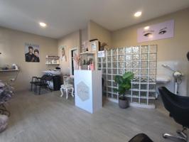 OPORTUNIDAD !! ALQUILER DE LOCAL CENTRO DE BELLEZA ESTETICA Y PELUQUERIA EN TRIANA photo 0