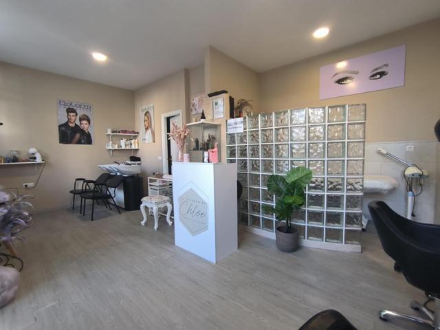 OPORTUNIDAD !! ALQUILER DE LOCAL CENTRO DE BELLEZA ESTETICA Y PELUQUERIA EN TRIANA photo 0