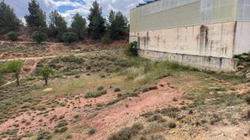 Se vende parcela de terreno rústico pegado al pabellón polideportivo de Fuentealbilla photo 0