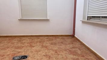 Piso en planta baja en venta en Iniesta, Cuenca. photo 0