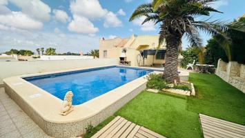 Chalet con piscina privada en Los Balcones photo 0