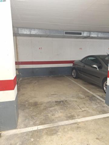 Plaza de parking en Mundet. photo 0