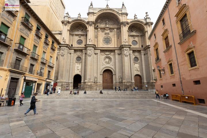 ¡Oportunidad única en el corazón de Granada! photo 0