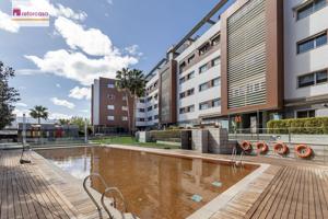 Magnífico piso con altas calidades con piscina, plaza de garaje y trastero. Novocampus. photo 0