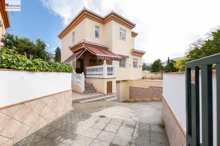 PRECIOSA CASA EN URBANIZACION PRIVADA photo 0