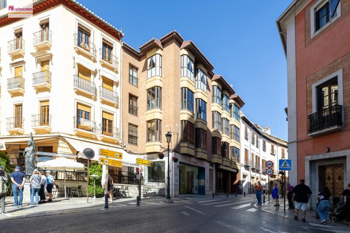 Estudio atico en pleno centro de Granada. photo 0