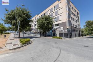Piso de 2 dormitorios con garaje y trastero en la mejor zona de Alhendín photo 0