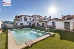 CHALET EN URBANIZACIÓN ENTRE ALAMOS (PANTANO DE CUBILLAS) photo 0