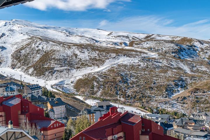 Tu refugio en Sierra Nevada: comodidad, vistas y acceso directo a las pistas photo 0