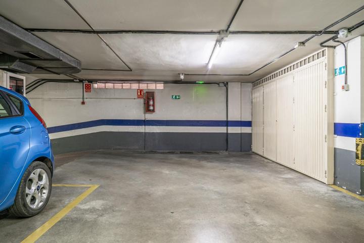 Garaje de 24 m2 en venta junto al Paseo del Emperador Carlos V photo 0