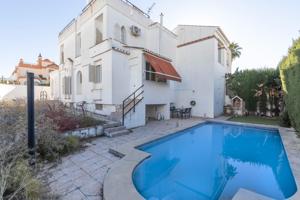 ESPECTACULAR CHALET EN LA URB. VILLAS BLANCAS photo 0