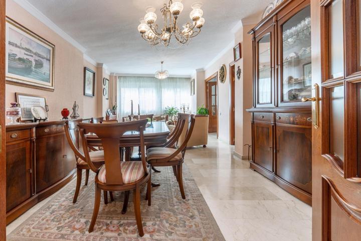 Precioso piso de 173 m2 con de 5 habitaciones, 2 salones, terraza, garaje, junto a Plaza de Gracia photo 0