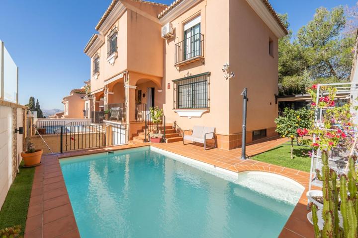 chalet adosado con piscina y placas solares en el parque de los Pinos photo 0