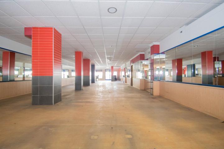 Perfecto local para instalar el negocio que desees en Granada. photo 0