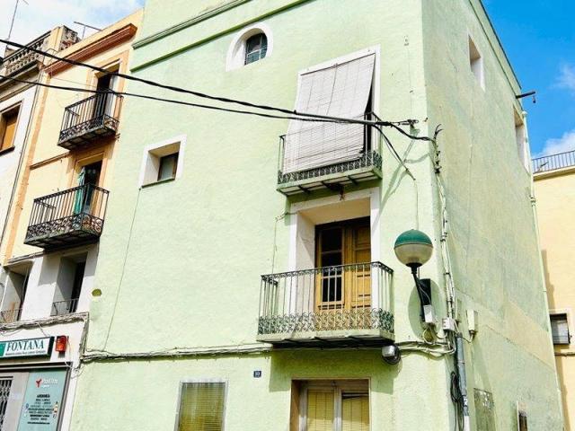 ¡Casa en venta en la plaza Mayor de Alcanar! photo 0