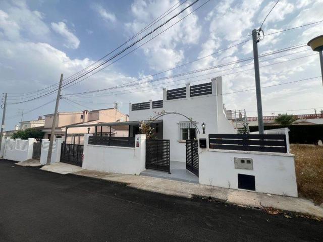 ¡Magnífico Chalet en Alcanar Playa, junto a la Urbanización Serramar! photo 0