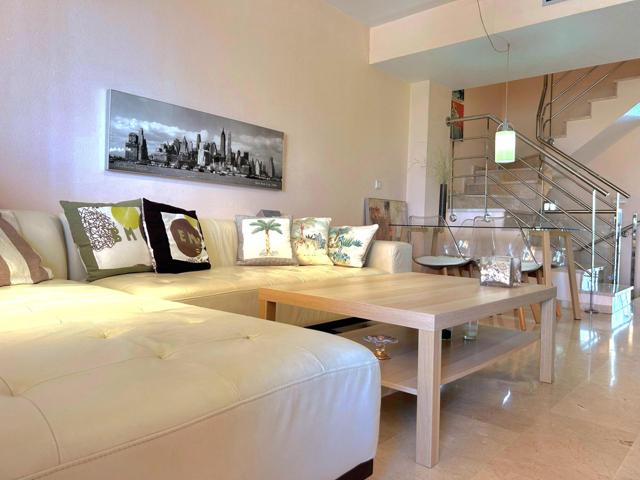 EXCEPCIONAL DUPLEX ADOSADO CON VISTAS AL MAR. photo 0