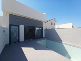 VILLA CON PISCINA DE 3 DORMITORIOS A ESTRENAR photo 0