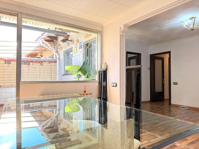 Casa de planta baja con patio y terraza en el centro de Manresa photo 0