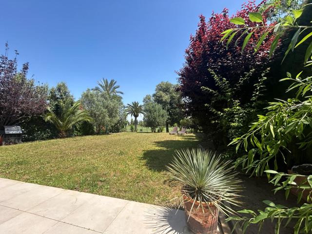 Exclusiva vivienda con vistas al Real Club de Golf de Sevilla photo 0