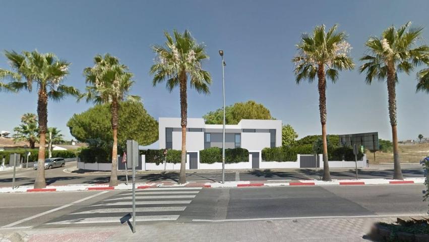 Parcela de esquina en Gines con licencia de obra y proyectos incluidos photo 0
