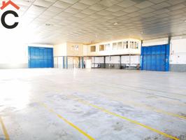 Se alquilan excelentes instalaciones de nave con parcela. photo 0