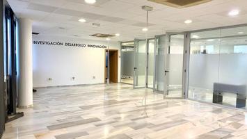 AMPLIAS OFICINAS EN JUAN CARLOS I photo 0