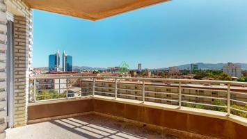 EXCELENTE PISO EXTERIOR EN VENTA CON GARAJE EN AVD. LA FAMA photo 0