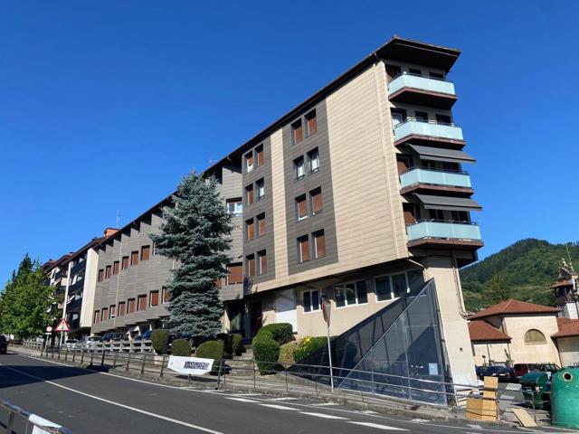 Local con permiso de habitabilidad en venta en Zaldibar (Avda. Bilbao) photo 0