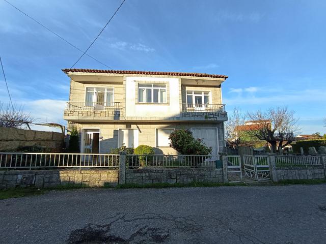 CASA CON TERRENO EN VILAXOÁN photo 0