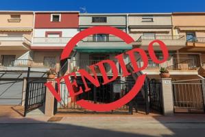 ¡ADOSADO DE 4 ALTURAS A PASOS DEL MAR EN MORRO DE GOS – 170.000€! photo 0