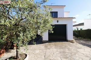 Casa AMUEBLADA en el Pueblo de Santa Oliva photo 0